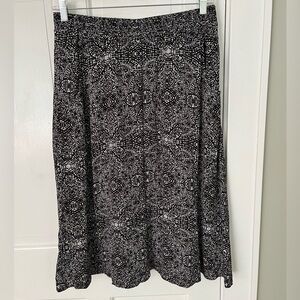 Garnet Hill Viscose Midi Skirt Pull On Black White Floral Design Cottagecore M